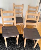 4 Holzstühle mit gepolsterten Auflagen Berlin - Köpenick Vorschau