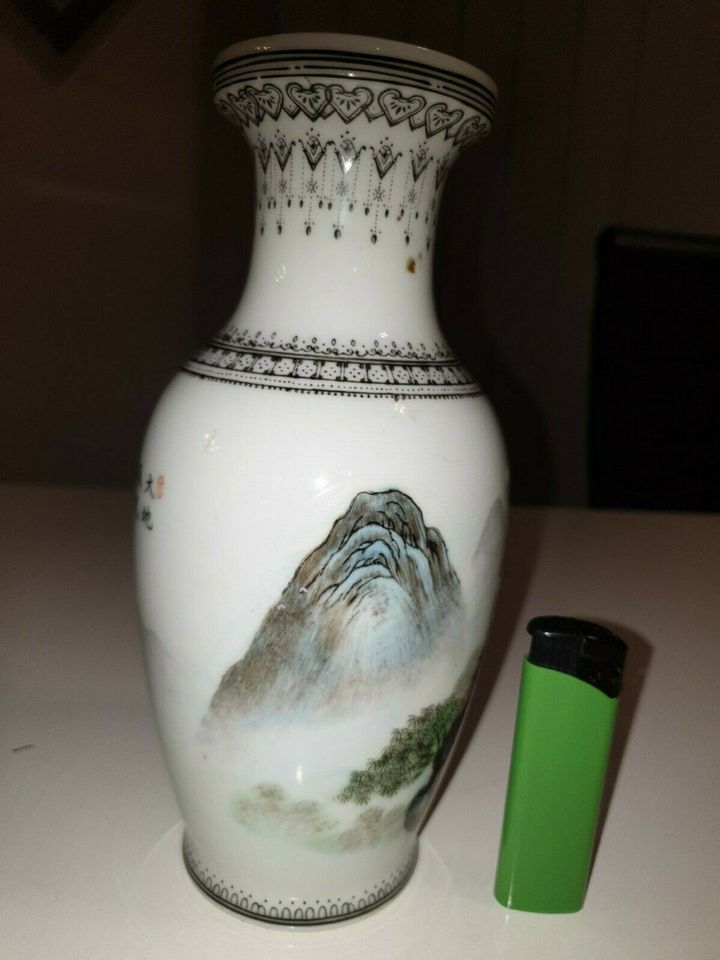 Chinesische Vase markiert o. Japanische Vase Landschaft + Schrift in Schwerte