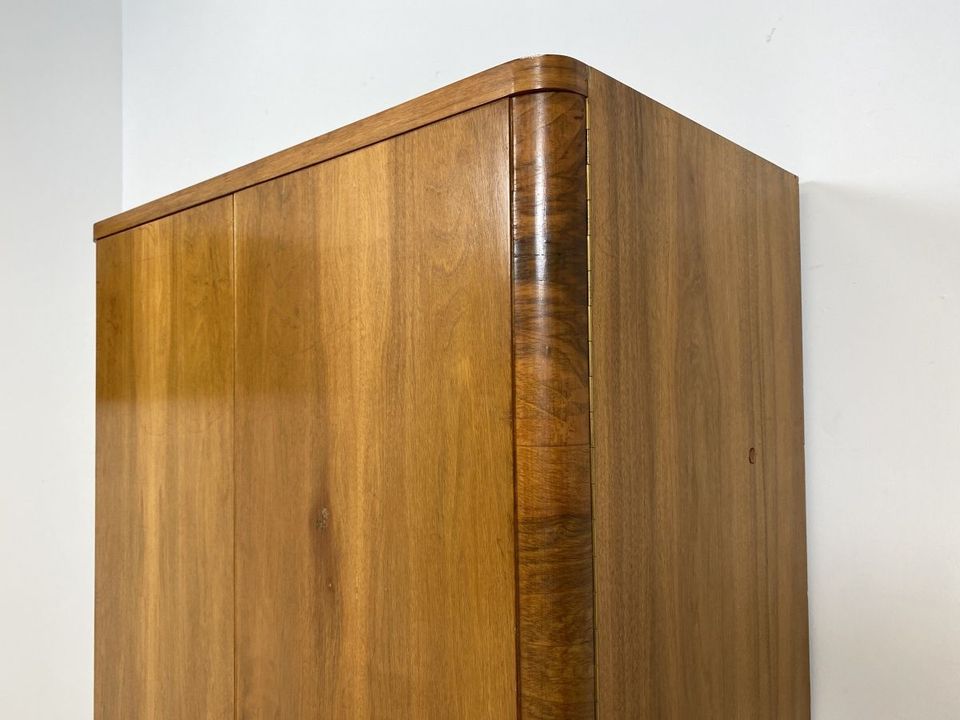 WMK Hochwertiger und sehr gut erhaltener Art Deco Kleiderschrank von Brumax , Vollholz in edlem Wurzelholz # Schrank Wäscheschrank Wardrobe Schlafzimmerschrank Reihenbücherschrank Vintage Mid-Centur in Berlin