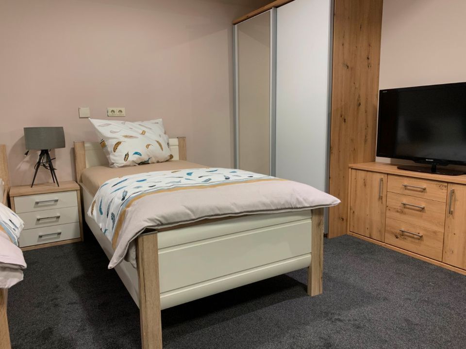 Schlafzimmer / Jugendzimmer / Komplettset / Einzelzimmer / Zimmer in Westoverledingen