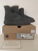 Original UGG Mini Bailey Button II, Gr. 38, * neuwertig* Niedersachsen - Buxtehude Vorschau