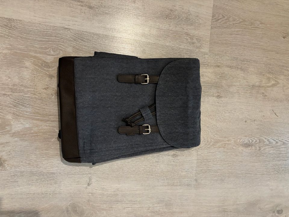 Rucksack, Schnüre und Magnet Verschluss, Jeans Leder, neu in Mainz