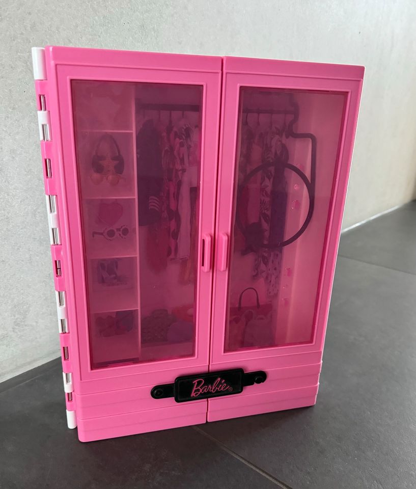 Barbie Kleiderschrank Mattel in Langenau