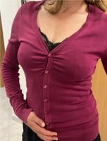 Cardigan langsam Beere rot weinrot Orsay 34 glänzende Knöpfe Kr. München - Aschheim Vorschau