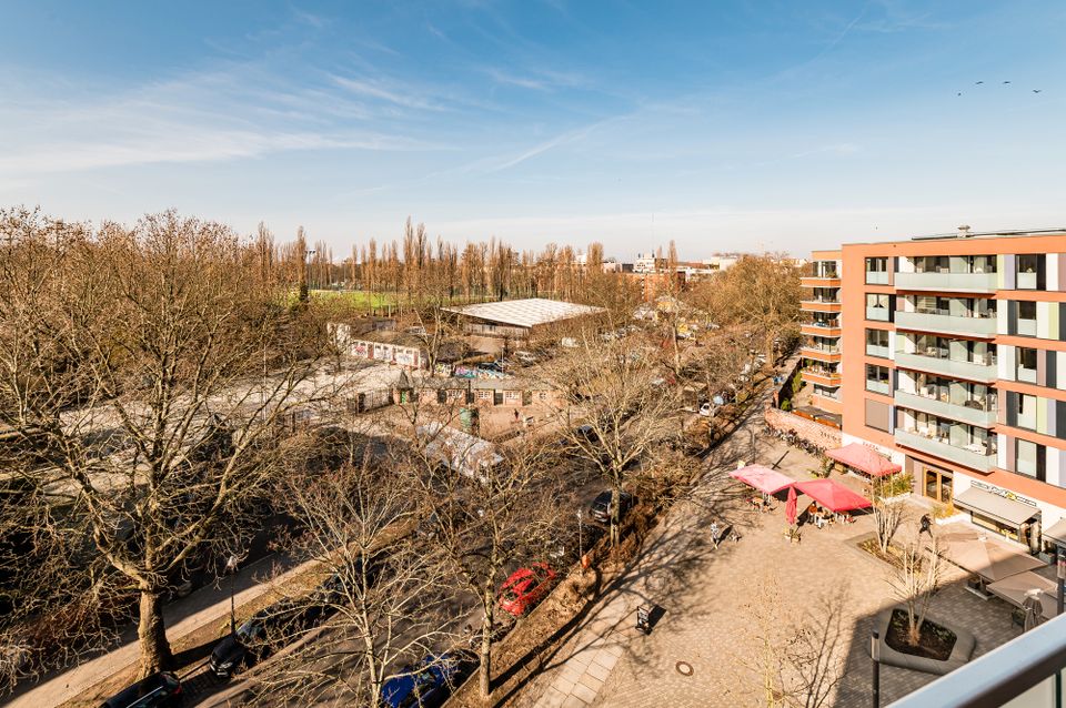 Lichtdurchfluteter Wohntraum mit Dachterrasse am Fritz-Schloß-Park in Berlin