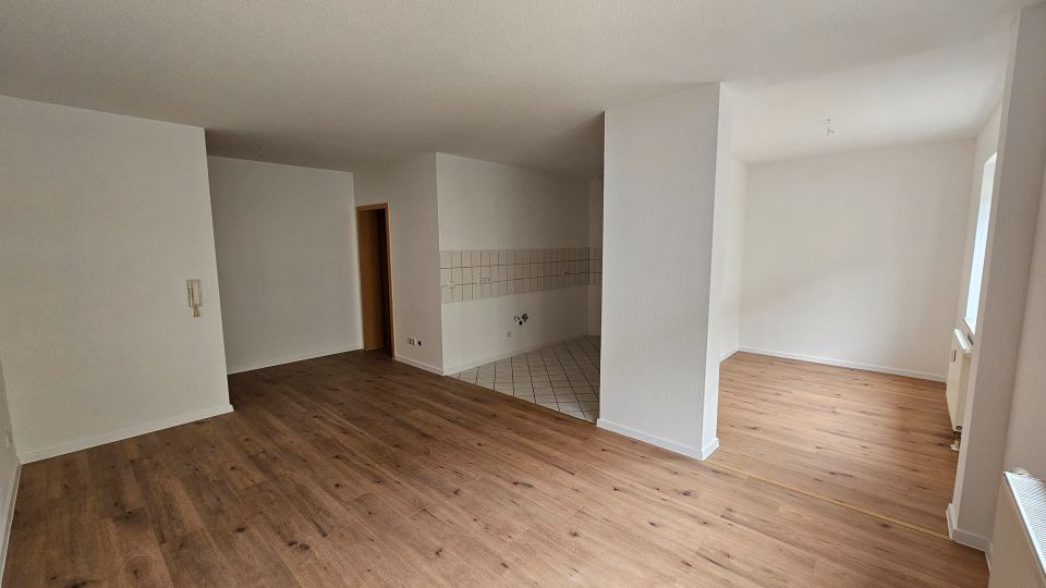 Schöne 1 Raum Wohnung neu renoviert in Meerane