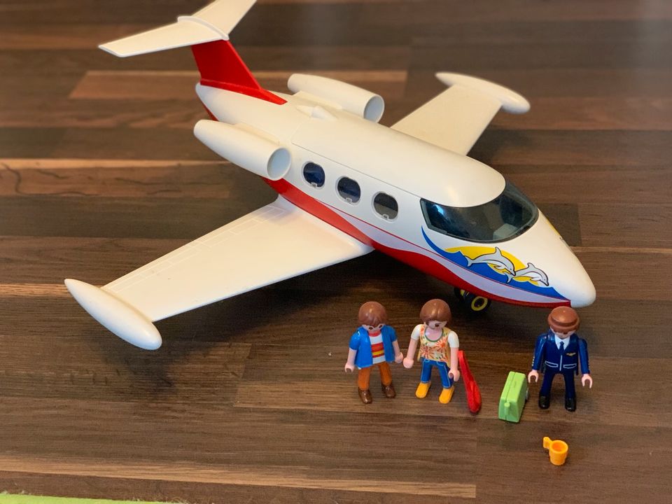 Playmobil Flugzeug mit Zubehör in Karlsbad