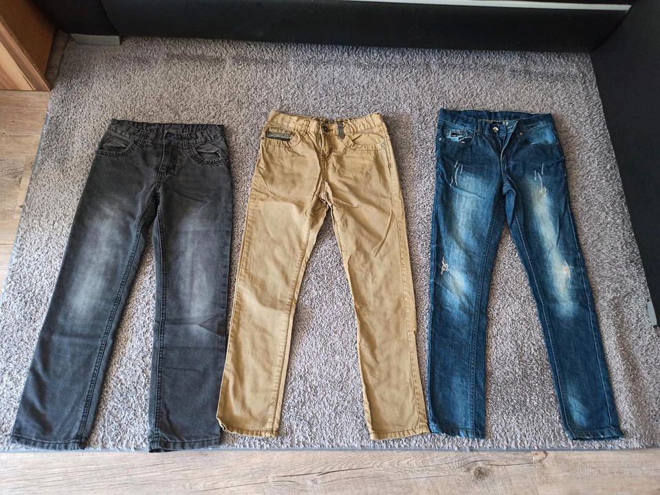 Paket: Hosen (140) in Berlin