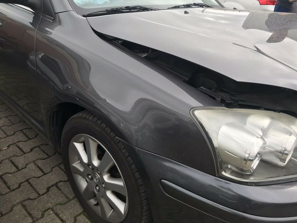 Ersatzteile für Toyota Avensis T25 Gebrauchtteile Schlachtfest in Köln Vogelsang