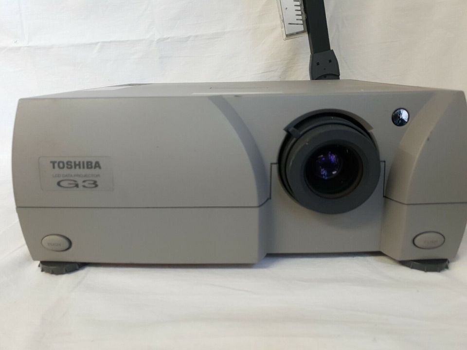 Büroauflösung: Toshiba Beamer/Projector inkl. koffer in Frankfurt am Main