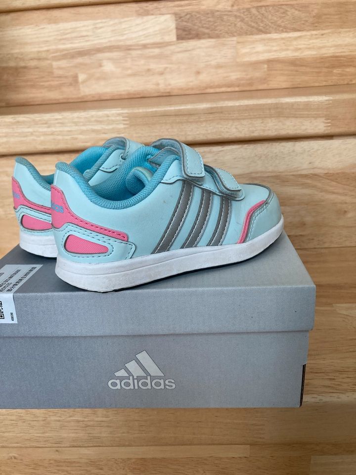 Adidas Sneaker in Irxleben