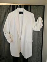 Blazer Pull&Bear cremeweiß Gr.M sehr gut erhalten Hessen - Büdingen Vorschau