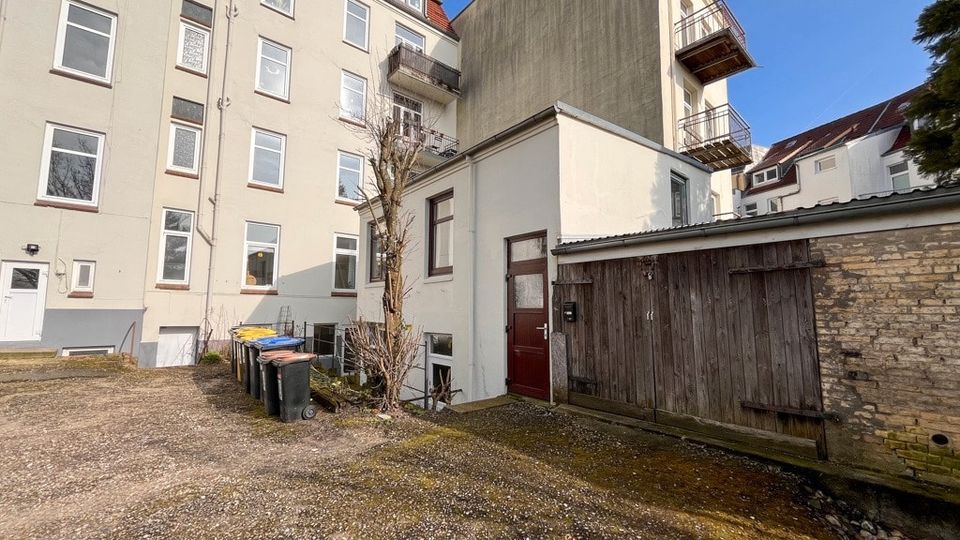 Innenstadtnahes Zinshaus! Solide Investition – Stilvolles Mehrfamilienhaus mit 10 WEH und einer GWE in Flensburg