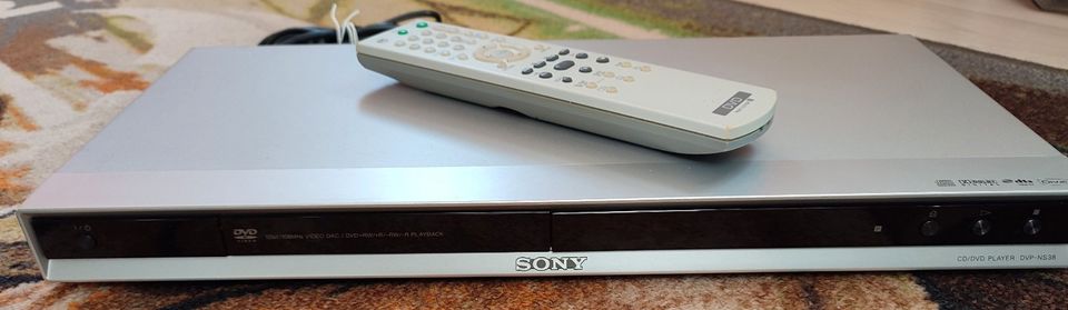 Sony CD DVD Player (DVP-NS38) mit Fernbedienung in Schöntal