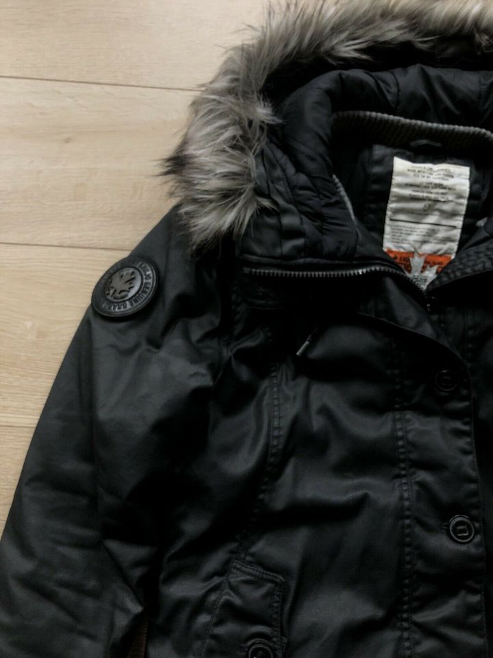 KHUJO Winterjacke Gr. XL in schwarz in Sand a. Main