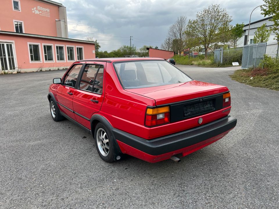 Volkswagen Jetta CL 1.6 Oldtimer 51kW 5-Gang 8-fach bereift in Treuchtlingen