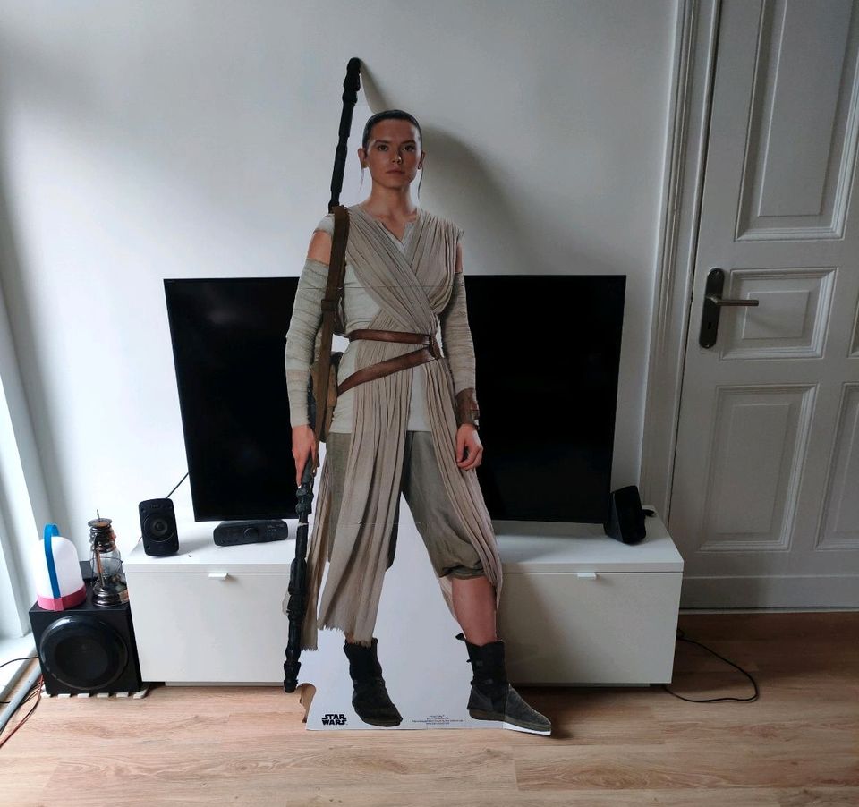 Rey Star Wars Pappaufsteller lebensgroß in Berlin
