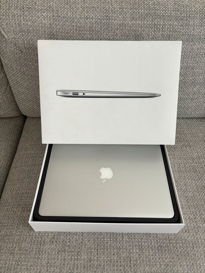 Apple Macbook Air 13 Zoll Modell A1466 Early 2015 Laptop Notebook in Berlin