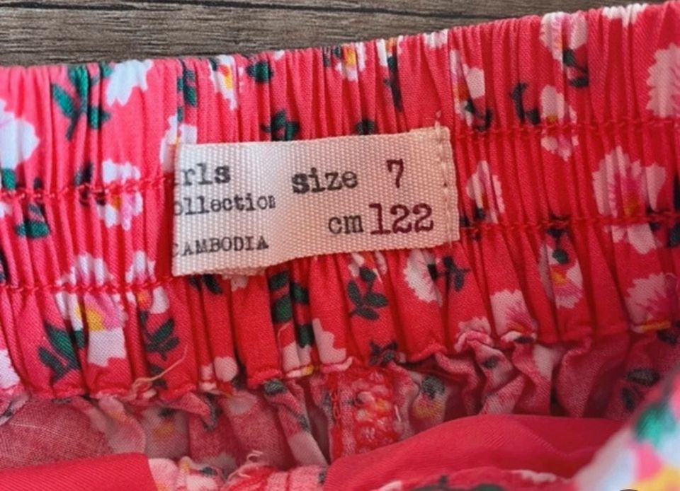 Tolle Shorts von Zara in 122 in Schenefeld