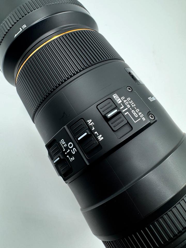 Sigma EX 105mm f:2.8 Macro DG OS HSM Objektiv für Canon EOS in Hannover