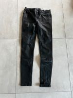 Zara Jeans beschichtet schwarz Gr. 36 Slim Fit Medium Rise Hessen - Dieburg Vorschau