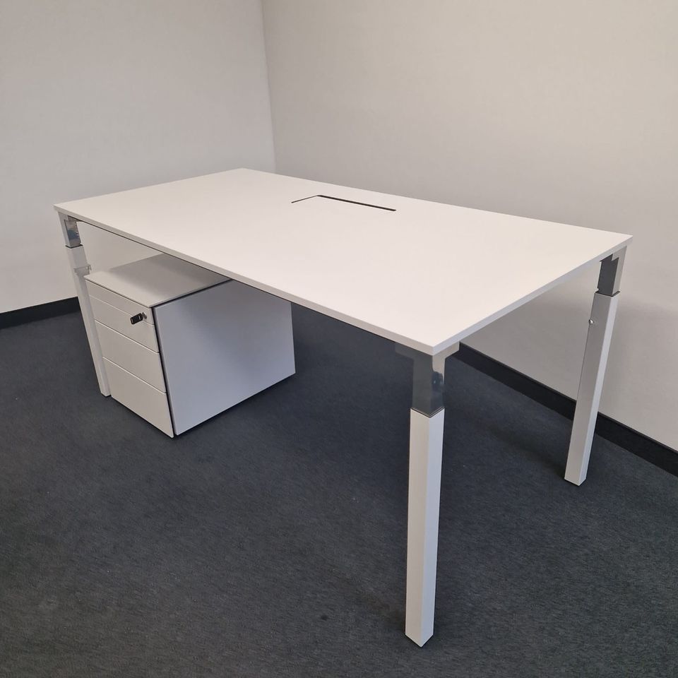 15 x Steelcase / Schreibtisch / Bürotisch / Büromöbel / Büroarbeitsplatz / Büro in Linden