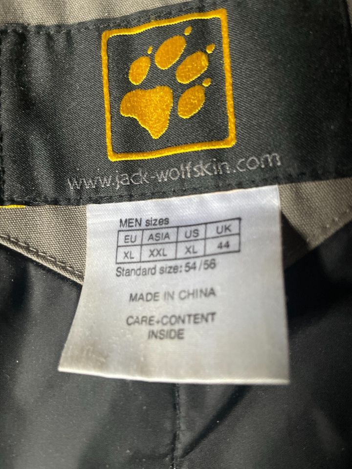 Jack Wolfskin Winterjacke Kapuze in Monheim am Rhein