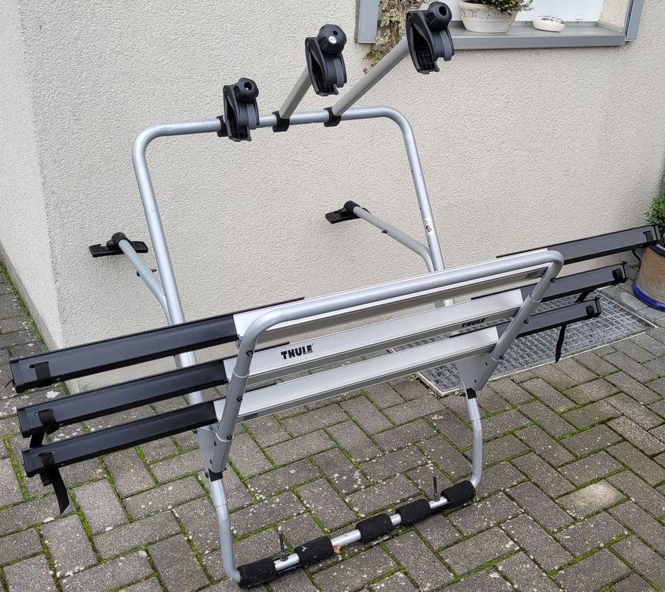 Fahrradträger von THULE (Heckklappe) mit Erweiterung für 3 Räder in Hildesheim