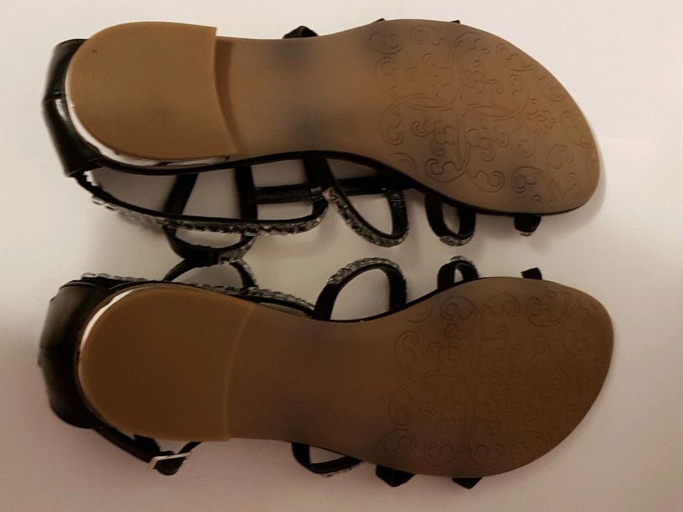 Damen Sommer Schuhe 40 Größe. Schwarz mit Steinen. Neu. in Troisdorf