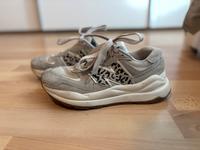 New Balance beige mit Leo-Muster Bayern - Karlstein Vorschau