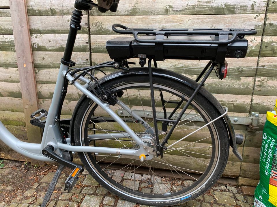 Seniorenfahrrad, E-Bike, tiefer Einstieg, mobiler Akku, 26 Zoll in Hamburg