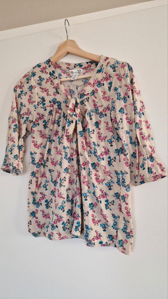 H&M Damen Shirt Gr. M beige mit Blumen in Berlin