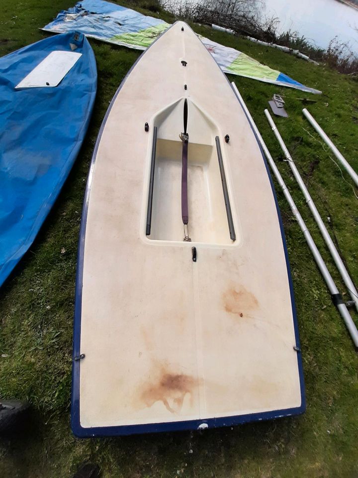 Laser (Original) Segelboot mit Slipwagen reparaturbedürftig in Steinberg am See