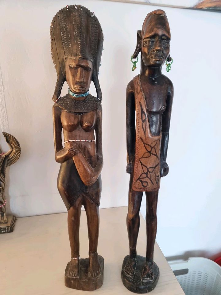 Zwei afrikanische Holzfiguren ca.60 cm hoch. in Bayern - Neu Ulm | eBay  Kleinanzeigen ist jetzt Kleinanzeigen