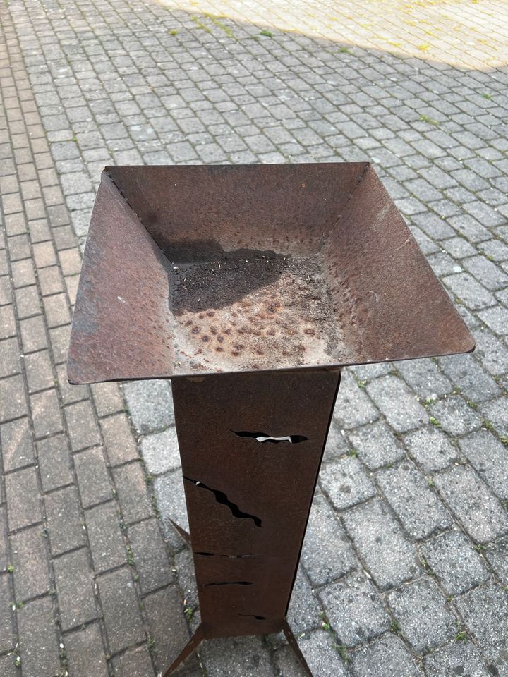 Rostsäule mit Schale Säule Deko Rost in Germaringen