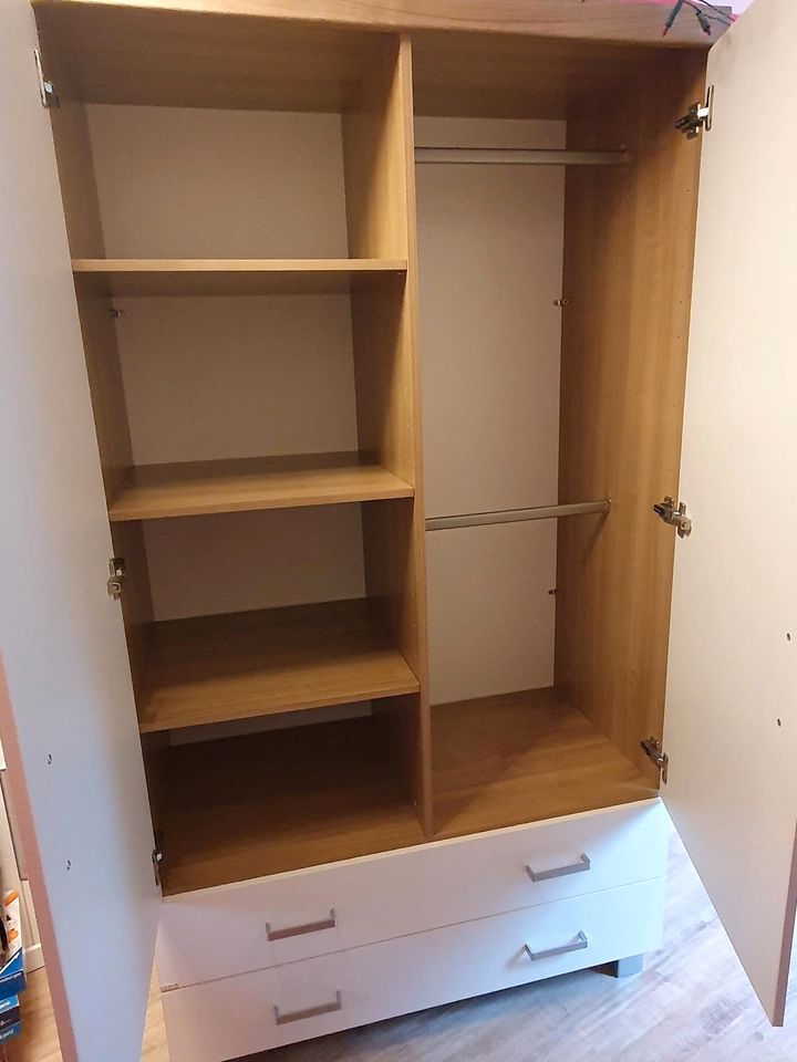 Kleiderschrank in Linau