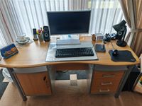 Schreibtisch leicht defekt siehe Bild Niedersachsen - Rhauderfehn Vorschau
