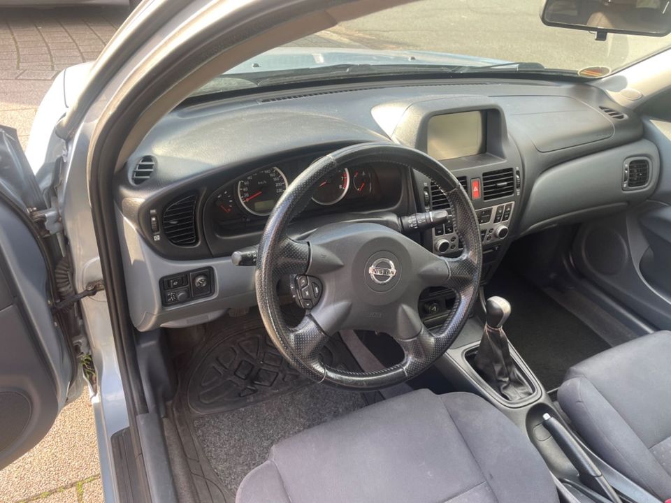 Nissan Almera 1.5 ,Garantie,Tüv Neu in Bremen