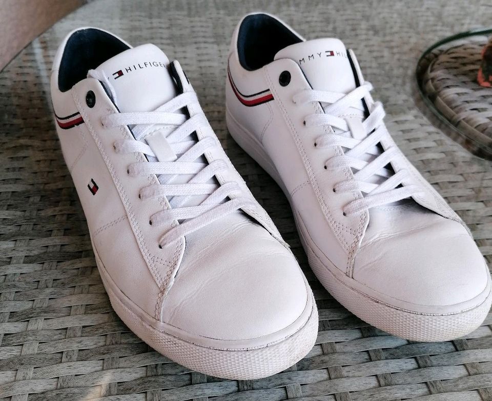 Tommy Hilfiger Schuhe Sneaker Gr. 42 in Eggenfelden