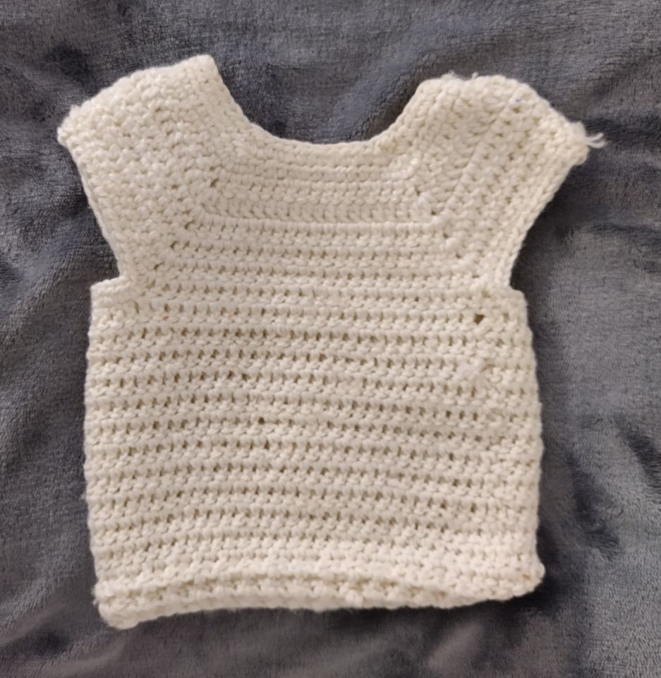Neugeborenes Unisex Unterhemd 100% Wolle. 0-3 Monate.handgefertig in Bochum