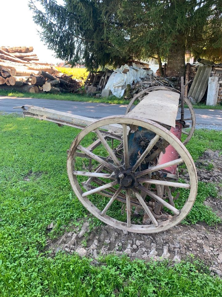 Alte historische Sähmaschine in Kaisersbach