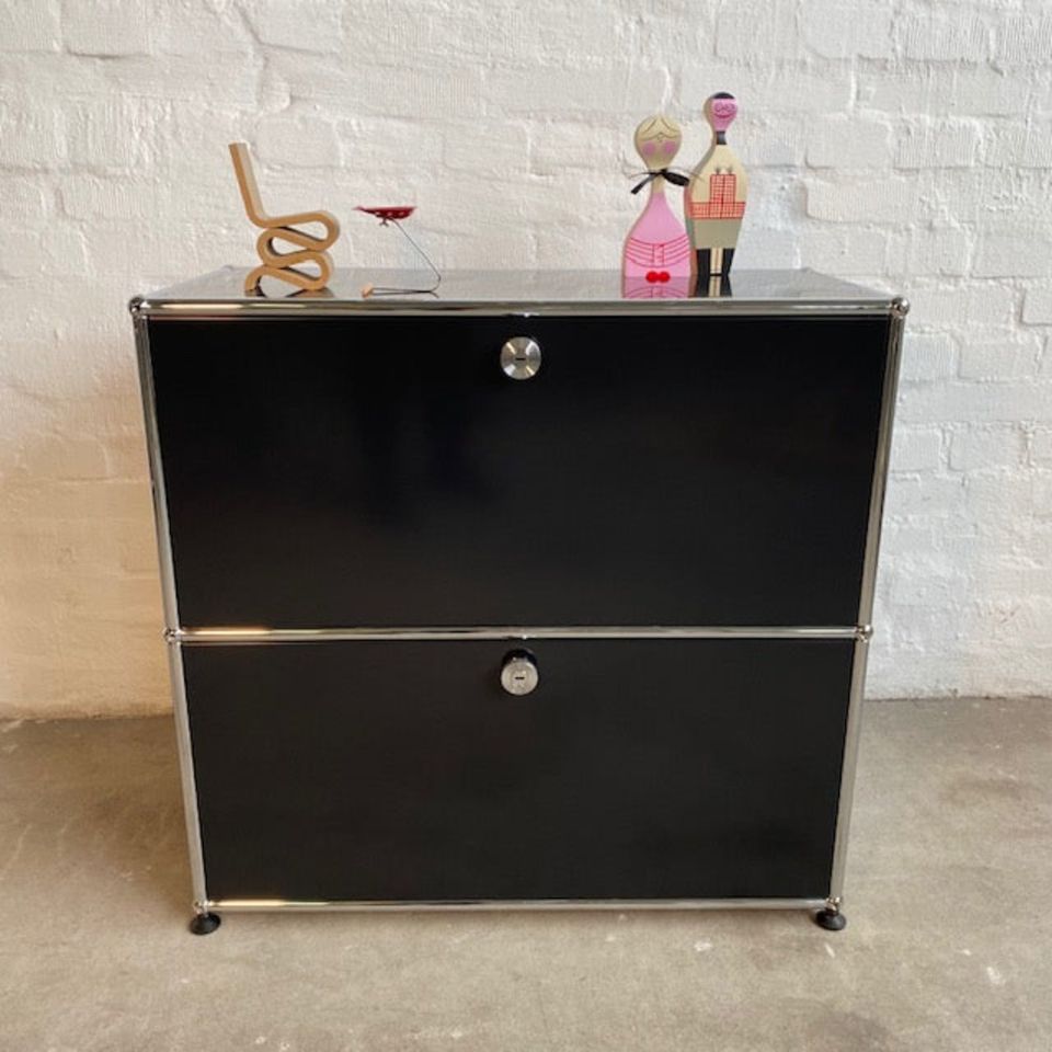 USM Haller Sideboard - Schwarz - Zwei Fächer - Klapptüren in Augsburg