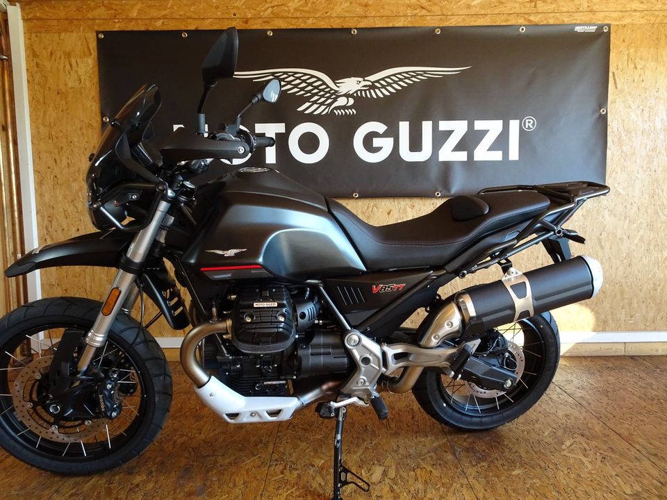 Moto Guzzi V85 TT schwarz Etna in Dorsten