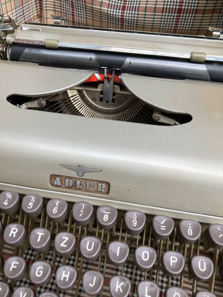 Schreibmaschine Adler Privat + Anleitung + Koffer alles original in Aachen