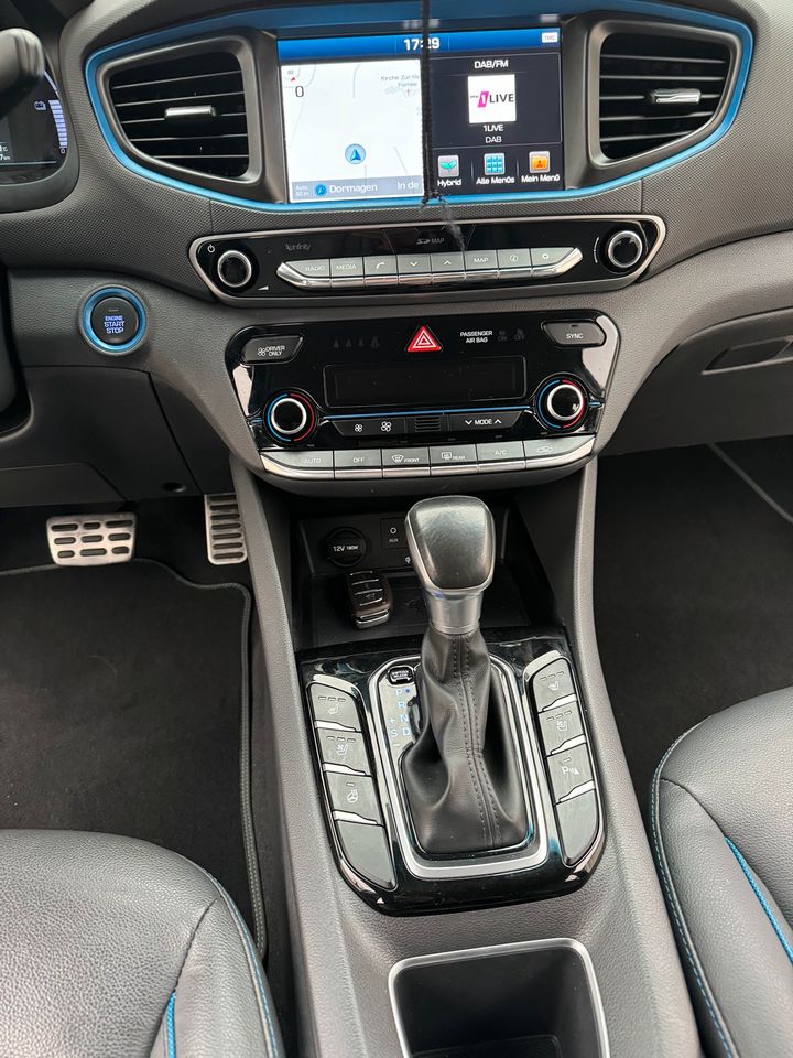 HYUNDAI IONIQ Premium HYBRID,Vollleder,Xenon,Navi,Scheckeft in Neuss