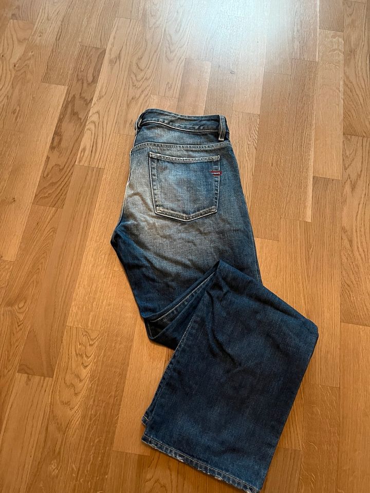 Original Diesel Jeans für Herren - Blau, W34 in Düsseldorf