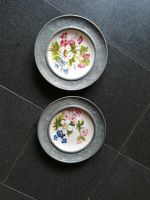 2 Handbemalte Teller mit Zinkrand Blumenmotiv Bayern - Waldkirchen Vorschau