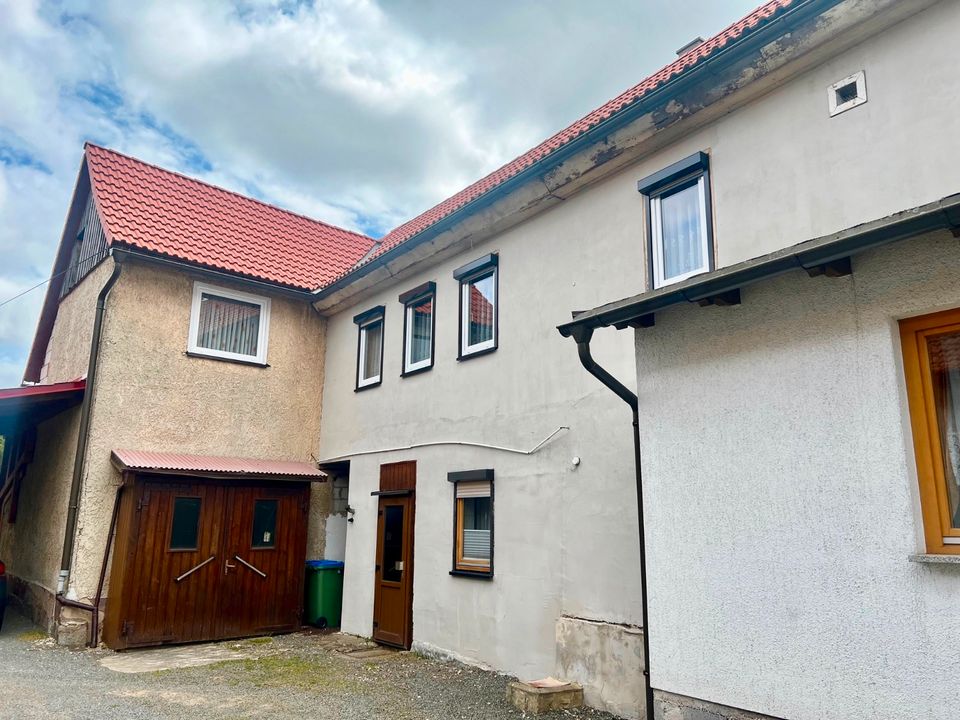 großzügiges Wohnhaus mit Carport, Garage und Garten sucht neue Bewohner