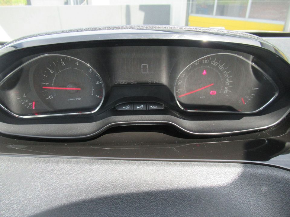 Peugeot 208 Style KLIMA TEMPOMAT BLUETOOTH RADIO in Untersiemau