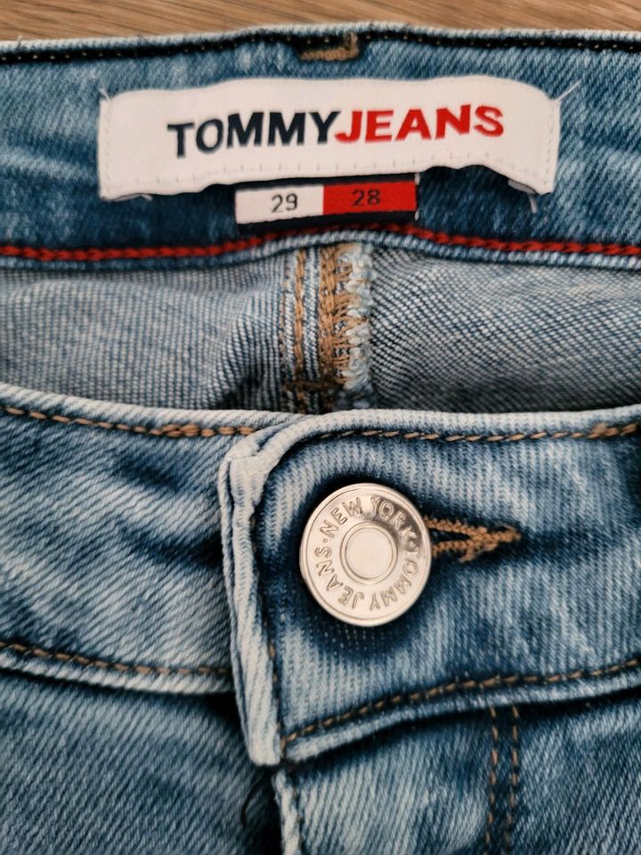 Tommy Jeans W29 L28 Neuwertig in Wriezen